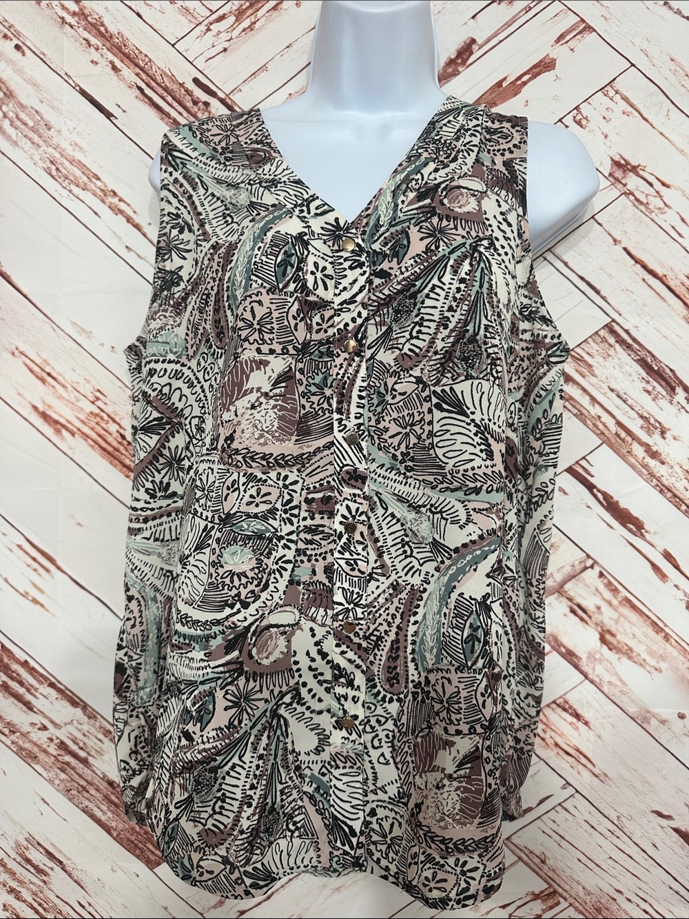 Nwt Maurices Sleeveless V-Neck Paisley Print Top - Cream, mauve , Mint